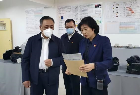 档案馆党支部与老干部处党支部联合开展党员干部队伍作风提升主题党日活动